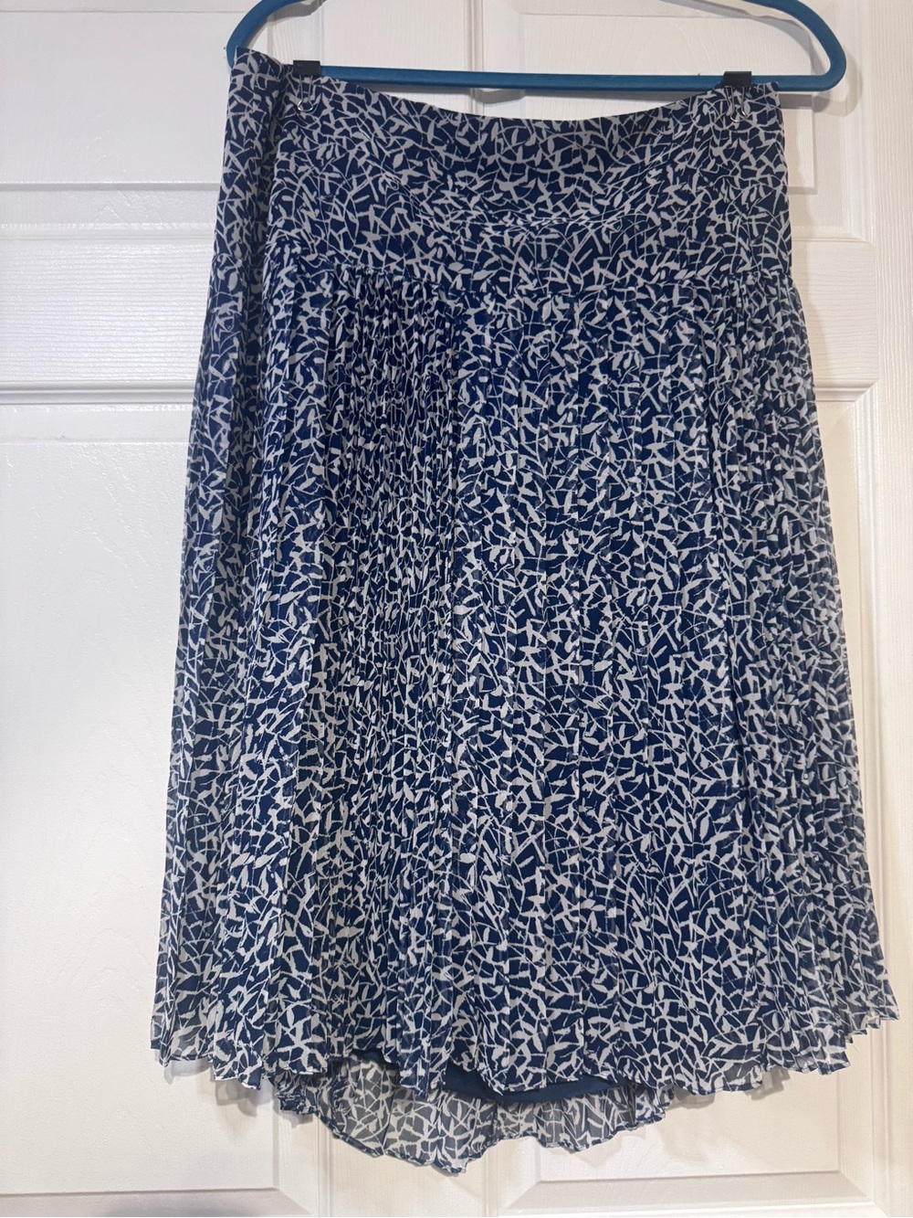 Ann Taylor Blue and White Printed A-Line Skirt